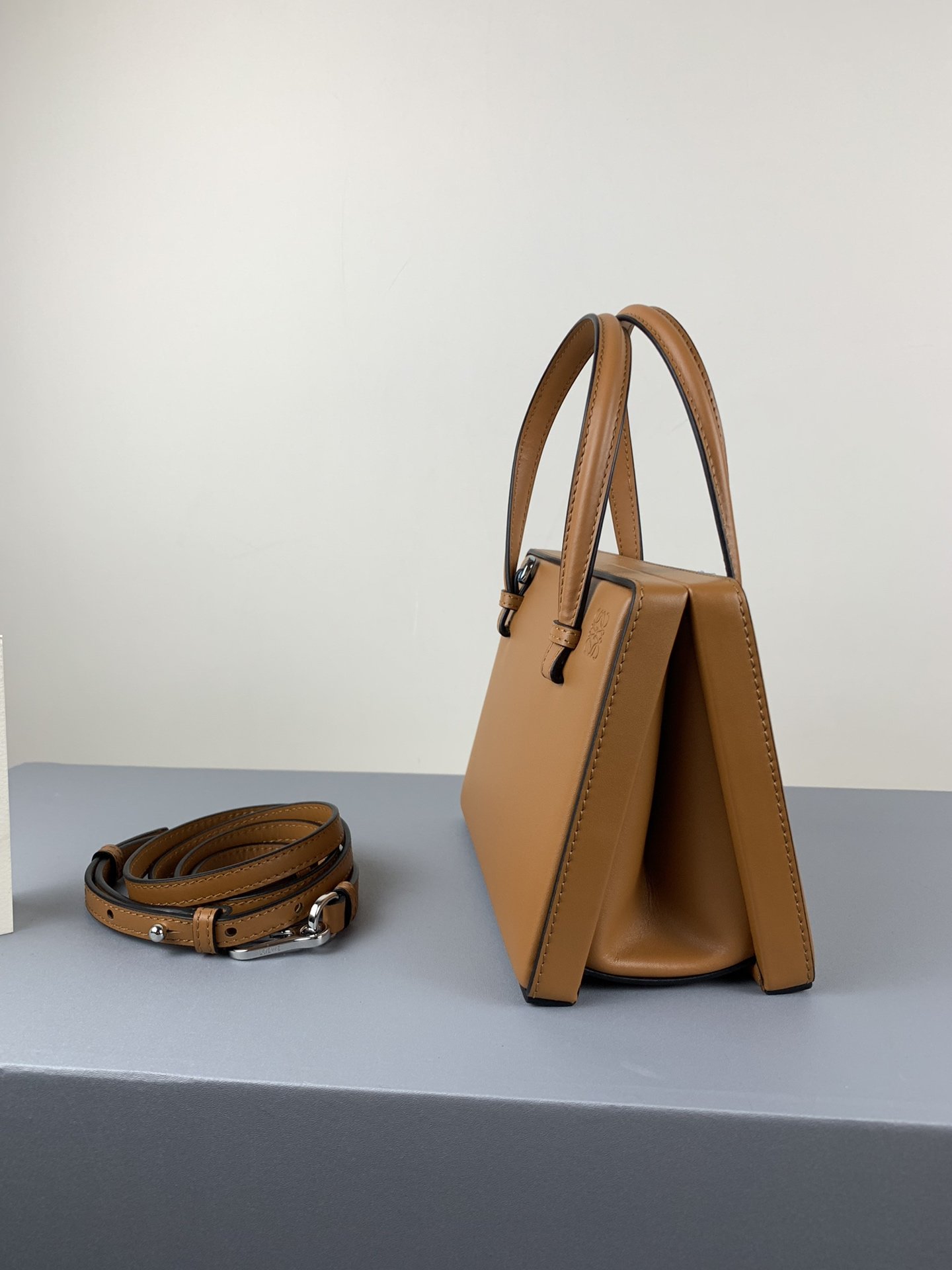 LOEWE Postal Bag Collection for woman - Image 8
