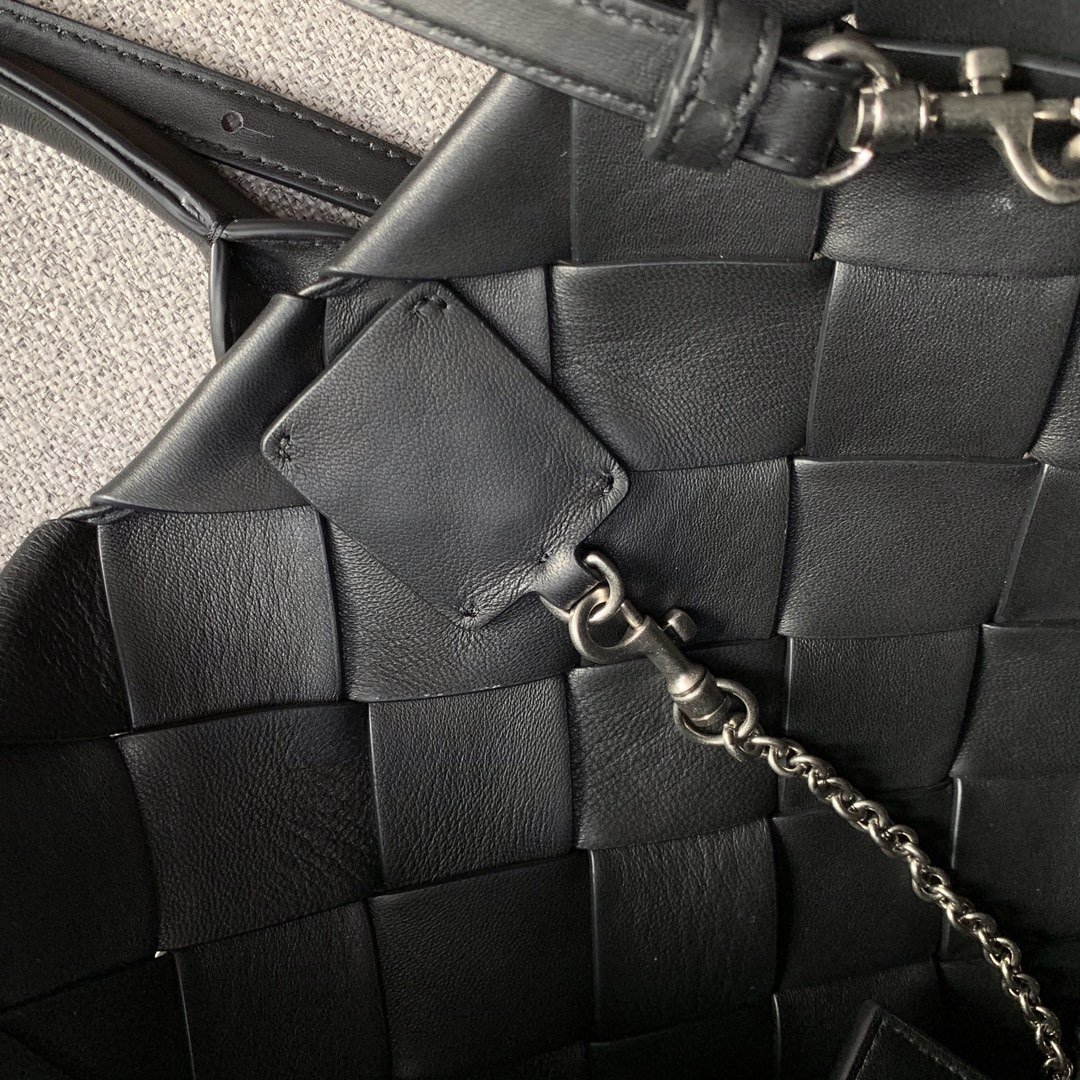 BOTTEGA VENETA Leather Check Cabat Tote Bag in Black - Image 4