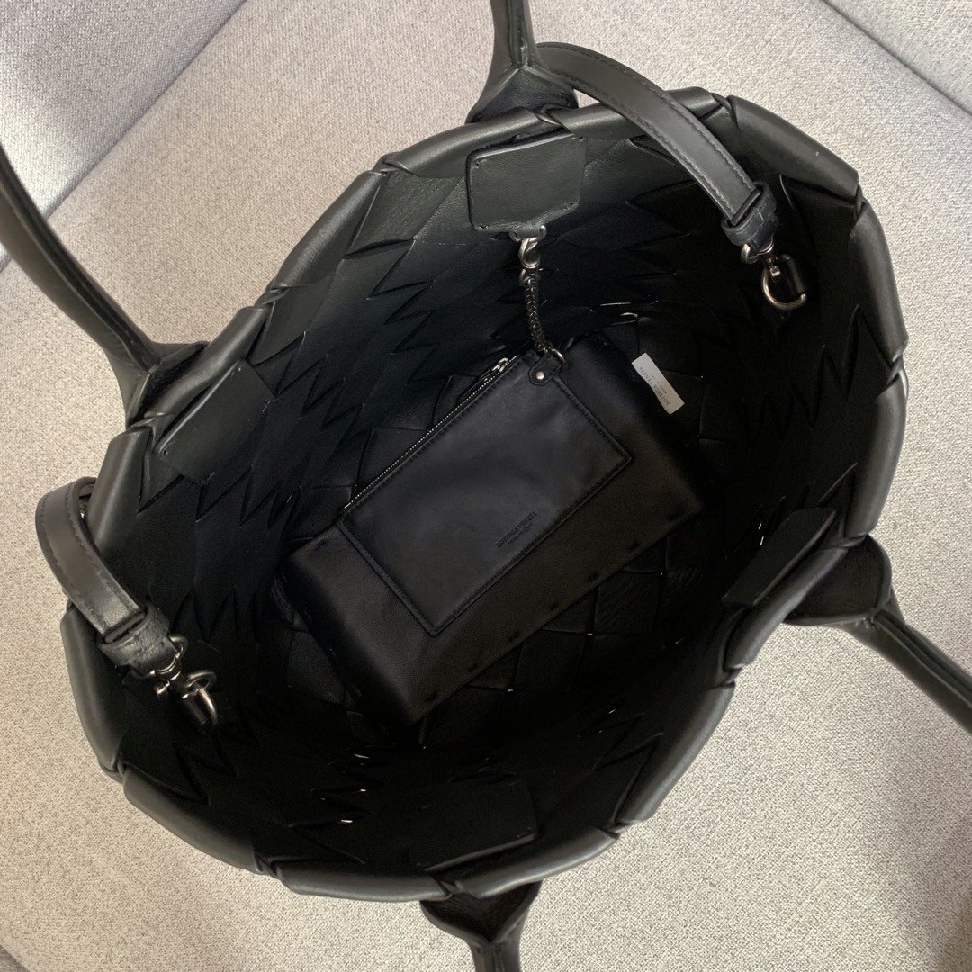 BOTTEGA VENETA Leather Check Cabat Tote Bag in Black - Image 5