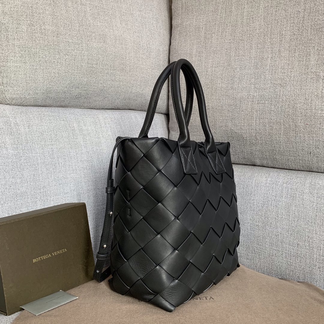 BOTTEGA VENETA Leather Check Cabat Tote Bag in Black - Image 8