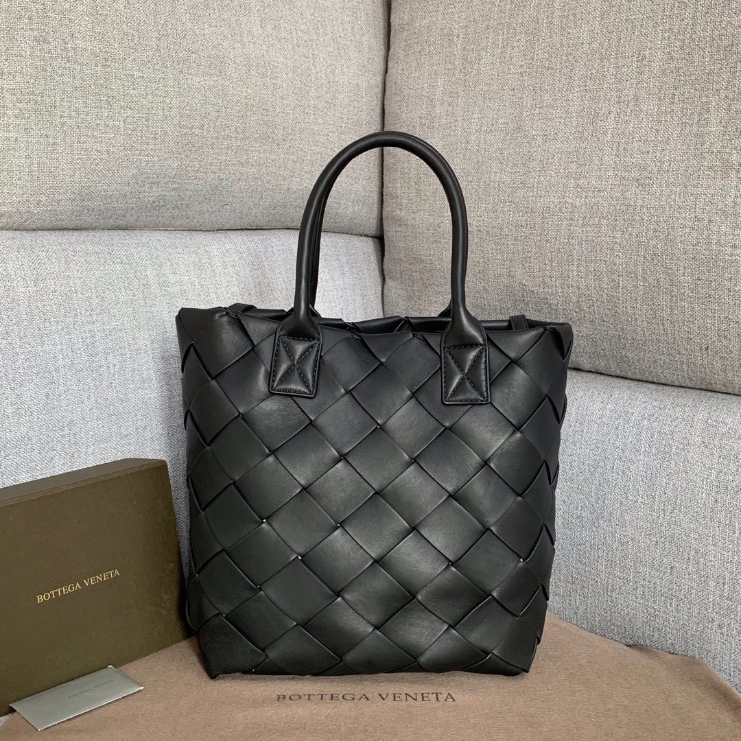 BOTTEGA VENETA Leather Check Cabat Tote Bag in Black - Image 2