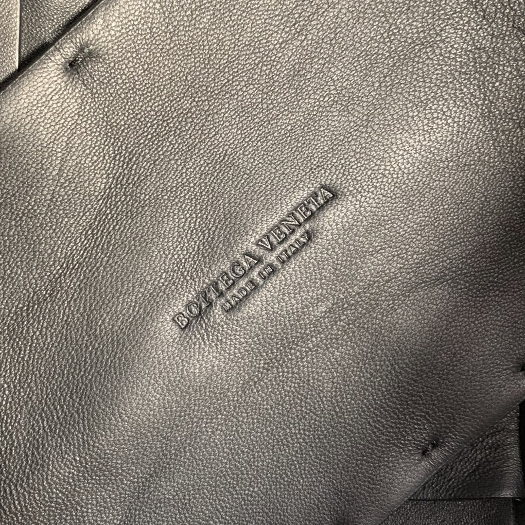 BOTTEGA VENETA Leather Check Cabat Tote Bag in Black - Image 7