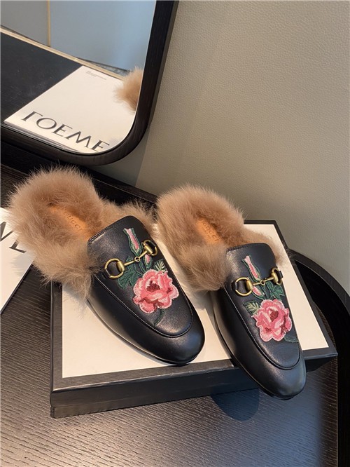 Gucci furry slippers discount