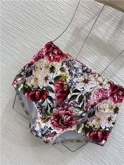 Three-piece vacation swimsuit - Image 3