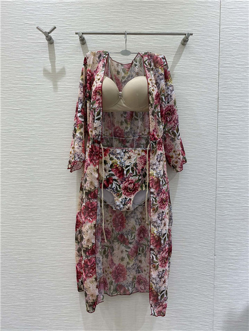 Three-piece vacation swimsuit - Image 6