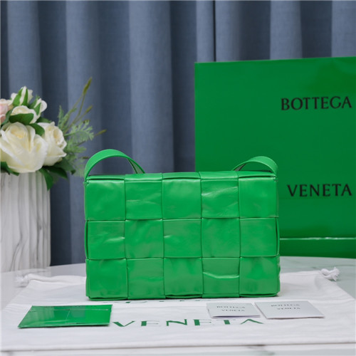 bottega veneta bv cassette bag - Image 2