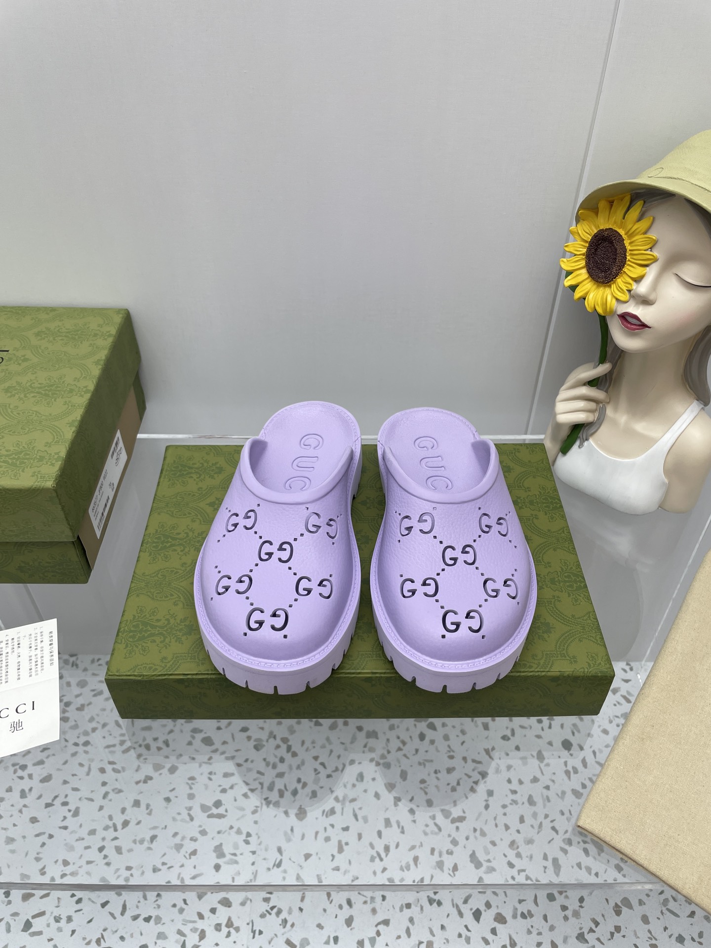 Gucci GG Slides Cave Slippers are versatile couple slippers purple